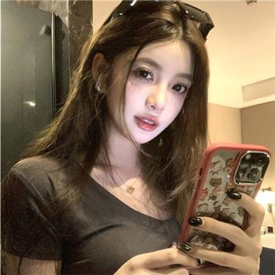 双眼凝视
